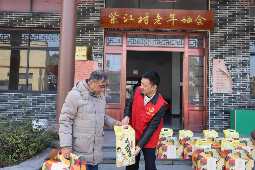 暖春意，敬老情-不朽情缘多年对峙慰问孤寡老人